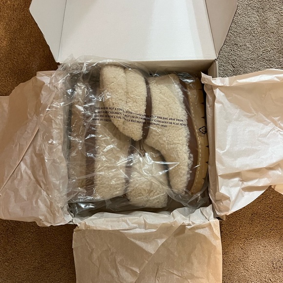 Marc Fisher Kamryn genuine shearling boots - Picture 2 of 5